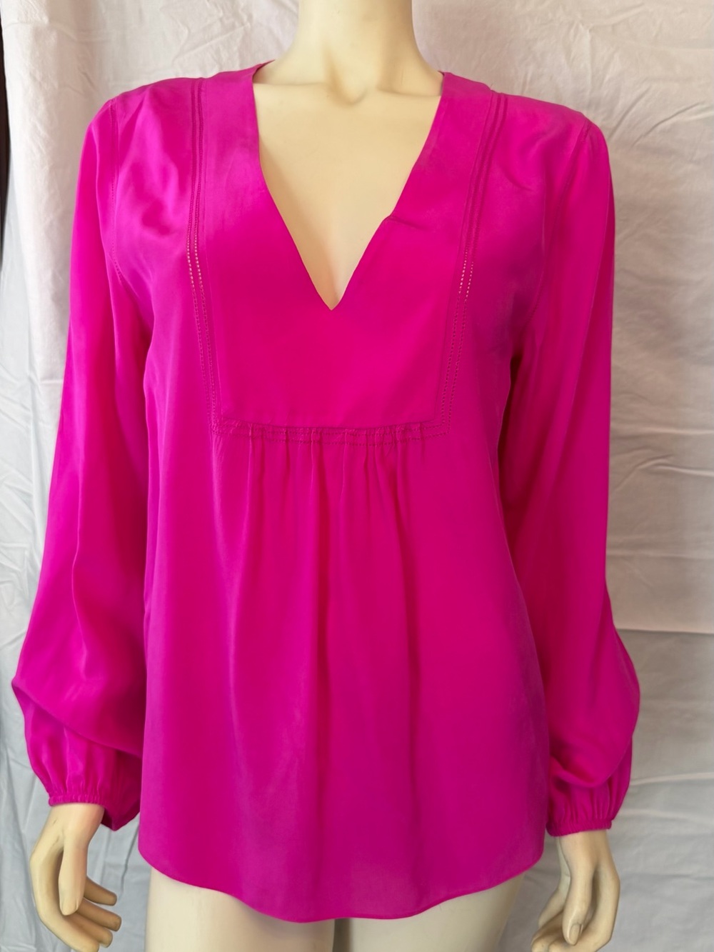 Trina Turk 100% Silk Hot Pink V-Neck Long Sleeve Blouse